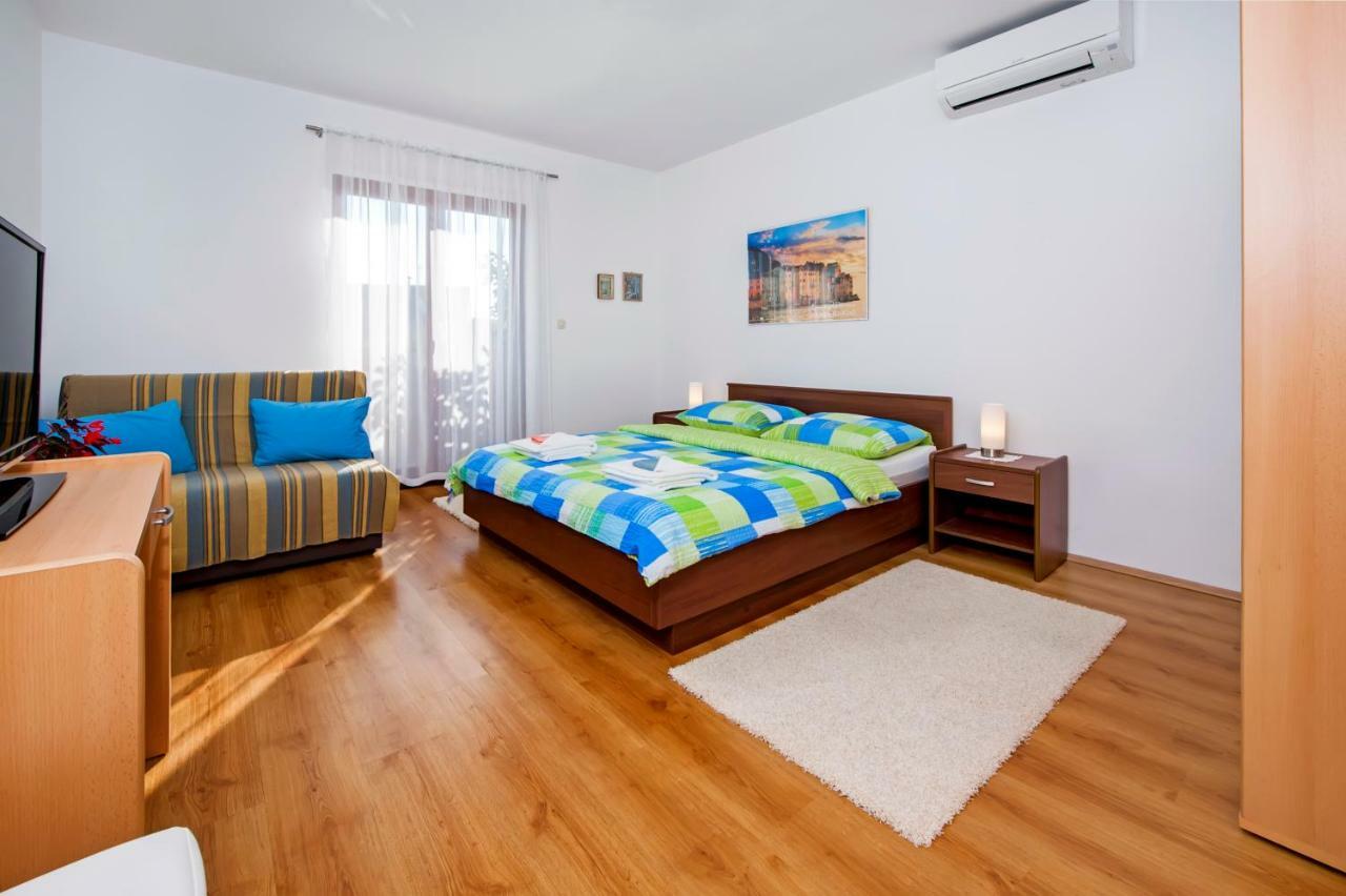 Apartman Gala 罗维尼 外观 照片